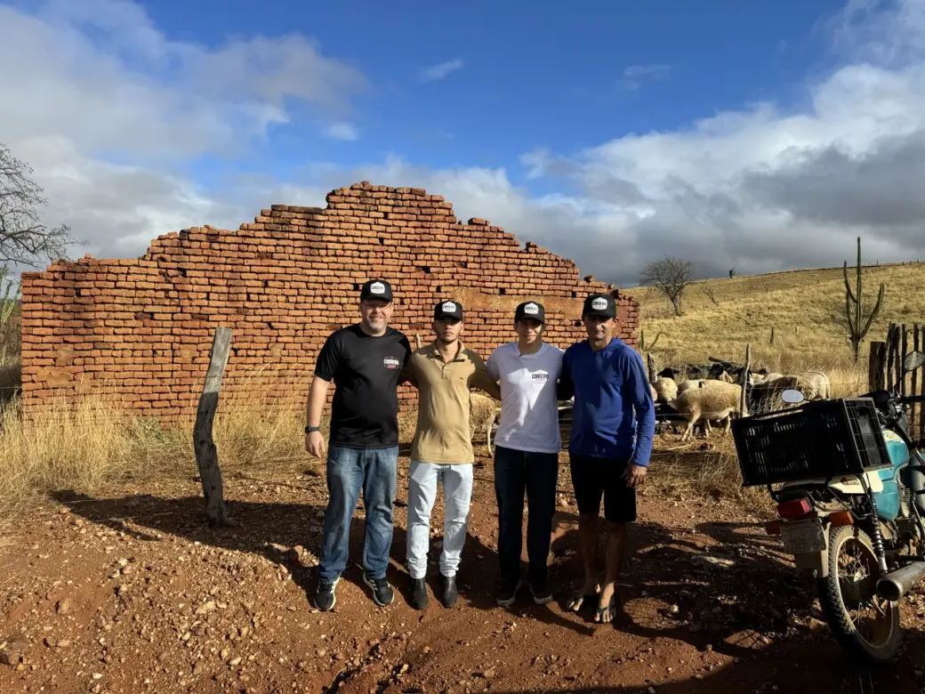 Equipe da Cordeiro Premium visitando produtores parceiros no sertão