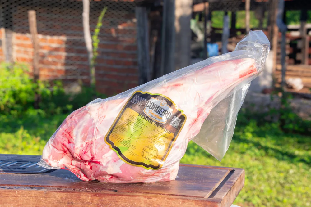 Pernil Inteiro de cordeiro embalado a vácuo